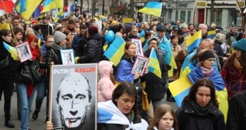 Fransa'da Ukrayna Savaşı Yıldönümünde Gösteri Düzenlendi