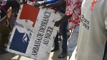 Fransa, Nijer'de vatandaşlarına yönelik saldırıya karşılık verecek