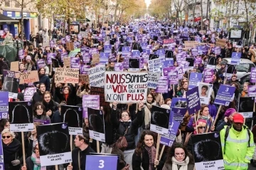 Fransa &quot;kadına yönelik şiddete karşı&quot; yürüdü
