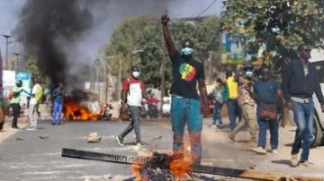 Fransa yine Afrika'yı karıştırıyor! Seçim ertelendi, sokaklarda gerilim tırmandı