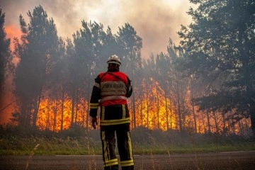 Fransa’da orman yangınları 10 bin hektarlık alana yayıldı
