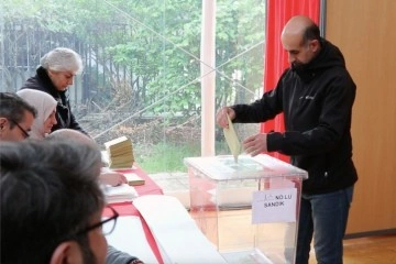 Fransa'daki Türk vatandaşları Cumhurbaşkanlığı seçimi için sandık başında