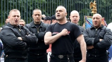 Fransız polisi Paris'teki neo-Nazi gösterisine izin verdi