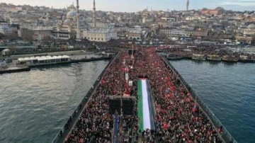 Galata Köprüsü'ndeki tarihi yürüyüş dünya basınında