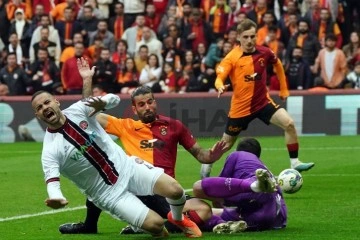 Galatasaray 1 puanı 80'de kurtardı