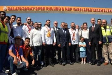Galatasaray, 600 konteyneri depremzedelere teslim etti
