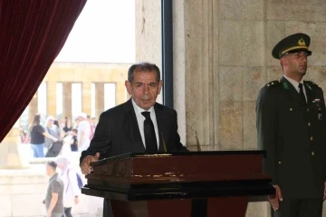 Galatasaray Başkanı Özbek’ten Anıtkabir’e ziyaret
