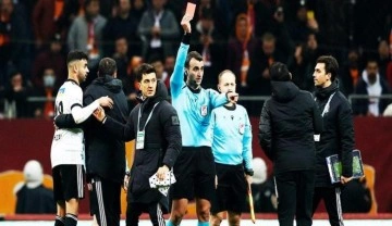 Galatasaray - Beşiktaş derbisinde gözden kaçan kırmızı kart!