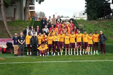 Galatasaray Fan Token sahibi taraftarlar, Florya’da futbolcularla bir araya geldi
