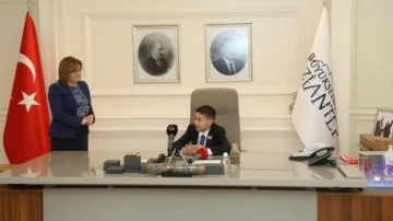 Gaziantep Büyükşehir Belediye Başkanı Fatma Şahin koltuğunu çocuklara devretti