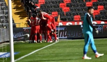 Gaziantep FK, Sivasspor'u darmadağın etti!