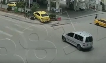 Gaziantep’te Kontrolden çıkan taksi yayaların arasına daldı, motosikletler çocuklara çarptı