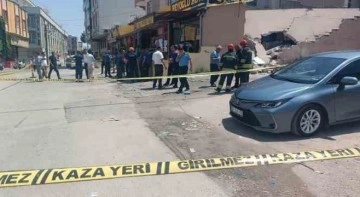 Gaziantep’te iki katlı binanın bahçe duvarı yıkıldı: 5 yaralı