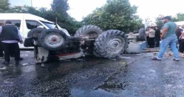 Gaziantep’te yolcu servisi ile traktör çarpıştı: 1 ölü, 1 yaralı