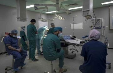 Gazze’deki El Amal Hastanesi’nde oksijenin tükenmesi nedeniyle ameliyatlar durdu

