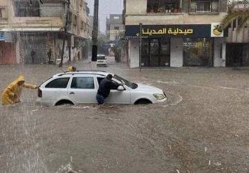 Gazze Şeridi’nde caddeler sular altında kaldı
