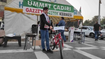 Gazzeli çocuklar için bisikletini bağışladı
