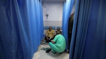 Gazzeli doktorlar hastaları anestezi olmadan yerde tedavi ediyor