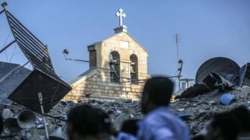 Gazzeli Hristiyanlar kiliselerde savaşın bitmesi için dua ediyor