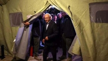 Geceyi çadırda geçiren Kılıçdaroğlu, deprem bölgesine özel jetle gitmiş