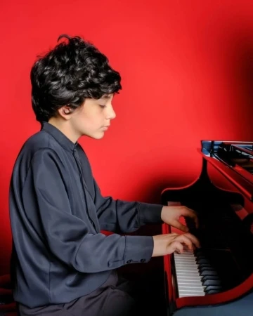 Genç Piyanist Ali Keskin Moskova’da sahne alacak
