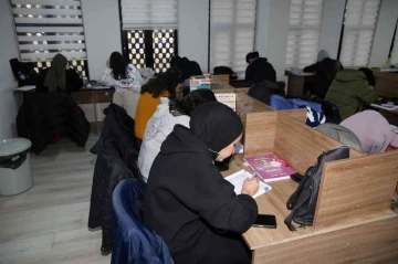 Gençler okuma evleriyle sınavlara hazırlanıyor
