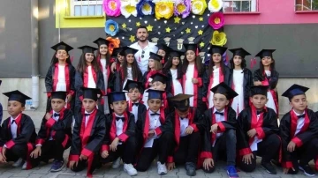Gercüş’te ilkokul öğrencilerinden mezuniyet töreni
