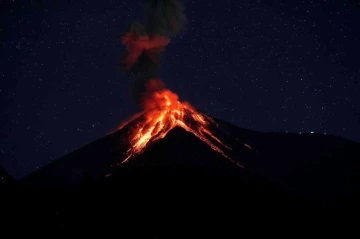 Guatemala’daki Fuego Yanardağı’nda patlama
