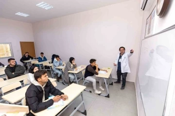 Gülnar’da öğrenciler kurs merkezinde eğitim almaya devam ediyor
