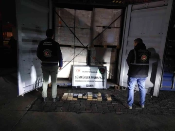 Gümrük muhafaza ekipleri İzmir’de 26 kilogram kokain ele geçirdi
