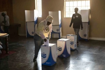 Güney Afrika halkı genel seçim için sandık başında

