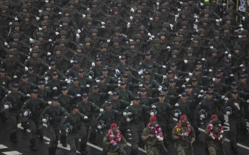 Güney Kore’den gövde gösterisi: 10 yıl sonra ilk askeri geçit töreni
