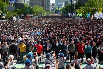 Güney Kore'de 1 Mayıs mitinglerine binlerce işçi katıldı