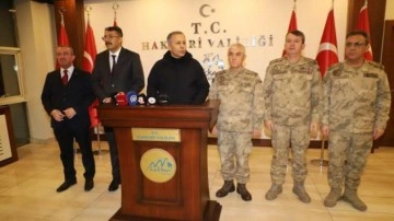 Hakkari'de İçişleri Bakanı Ali Yerlikaya ve Jandarma Genel Komutanı Orgeneral Arif Çetin Kahraman Mehmetçiklerle İftarda Buluştu