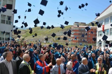 Hakkari Üniversitesinde mezuniyet heyecanı

