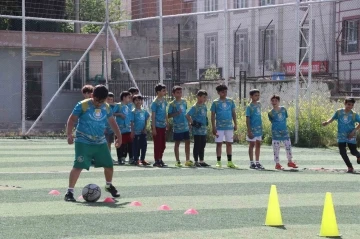 Haliliye Belediyesi Futbol Okulu ile genç yetenekler yetişiyor
