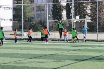 Haliliye Belediyesi futbol okulu miniklerin adresi oldu
