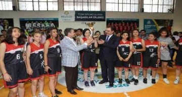 Haliliye’de 19 Mayıs turnuvasında kupalar sahiplerini buldu