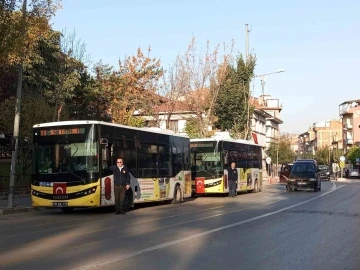 Halk otobüsleri şoförlerinden Atatürk’e büyük saygı
