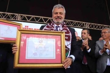 Hatay Büyükşehir Belediye Başkanı Öntürk: “Artık siyaset bitti şimdi millete hizmet zamanı”
