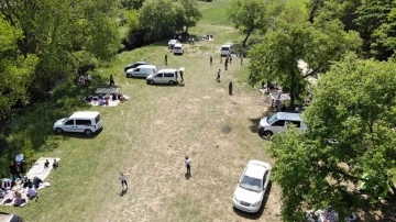 Havaların ısınması ile piknikçiler Arnavutköy’e akın etti

