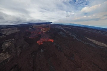 Hawaii’deki Mauna Loa Yanardağı havadan görüntülendi
