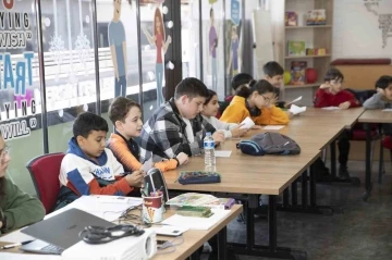 ’Hello Mersin’ kulübü ile çocuklar İngilizce öğrenmenin tadını çıkarıyor
