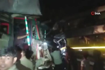 Hindistan'da kamyon otobüse çarptı: 5 ölü, 22 yaralı
