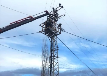 Hisarcık Kutluhallar köyünün eskiyen 30 yıllık elektrik trafosu yenilendi
