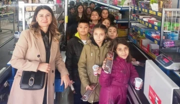 Hisarcık’ta ilkokul öğrencileri market alışverişi yaptı
