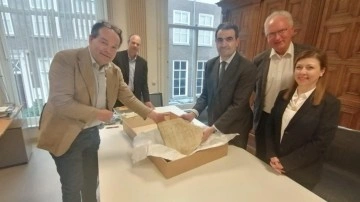 Hollanda'daki Türkiye'ye ait tarihi antik taş parçası teslim alındı