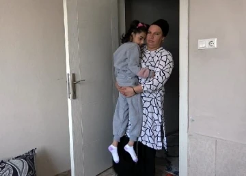 Hüsna Nur'u, annesi 9 yıldır kucağında taşıyor