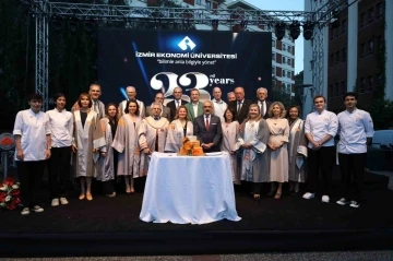 İEÜ’de 104 akademisyen için tören düzenlendi
