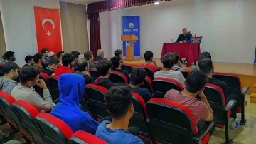 İhlas Vakfı Türk Dünyası Koordinatörü Numan Aydogan Ünal, üniversite öğrencileriyle buluştu
